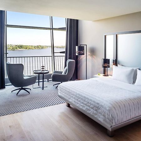 เลอ เมริเดียน ฮัมบวร์ค Hotel ฮัมบูร์ก ภายนอก รูปภาพ A guest room at the Westin Riverfront