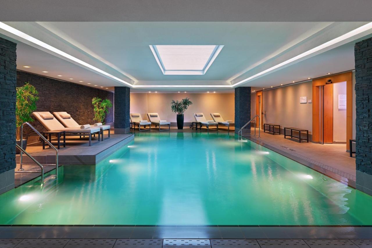 เลอ เมริเดียน ฮัมบวร์ค Hotel ฮัมบูร์ก ภายนอก รูปภาพ The pool at the Mandarin Oriental, Munich