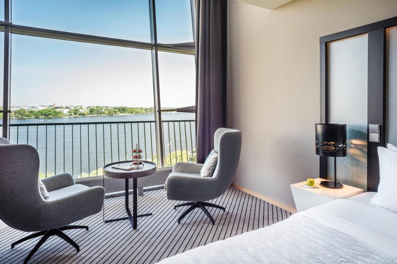 เลอ เมริเดียน ฮัมบวร์ค Hotel ฮัมบูร์ก ภายนอก รูปภาพ Deluxe room with a view of the Danube