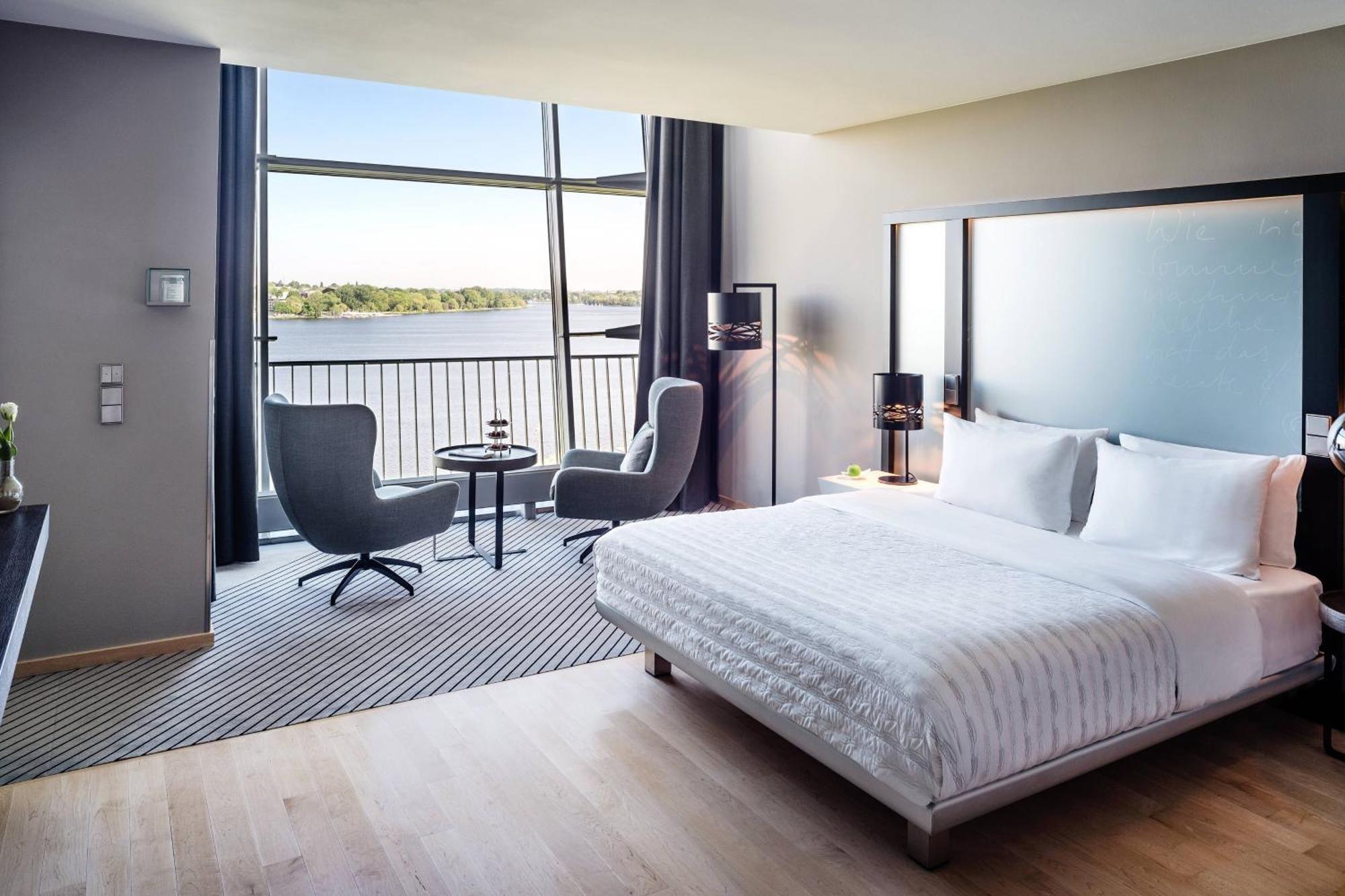 เลอ เมริเดียน ฮัมบวร์ค Hotel ฮัมบูร์ก ภายนอก รูปภาพ A guest room at the Westin Riverfront