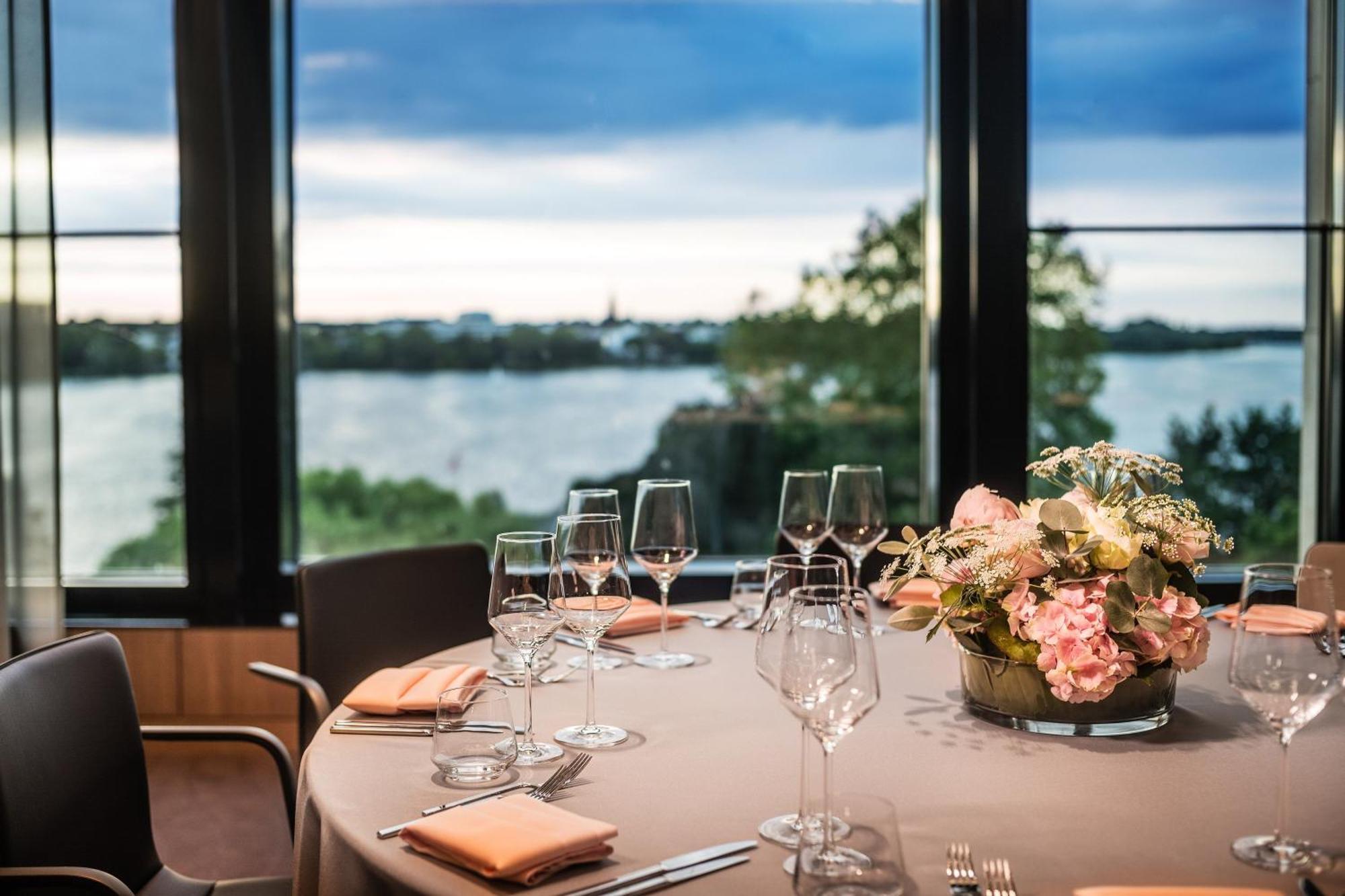 เลอ เมริเดียน ฮัมบวร์ค Hotel ฮัมบูร์ก ภายนอก รูปภาพ The River Room
